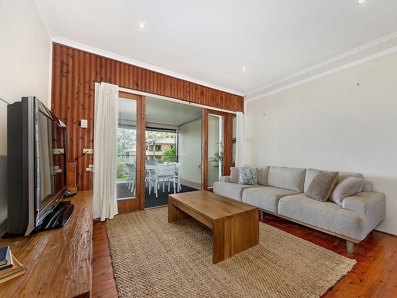 70 Hill Avenue, Burleigh Heads QLD 4220