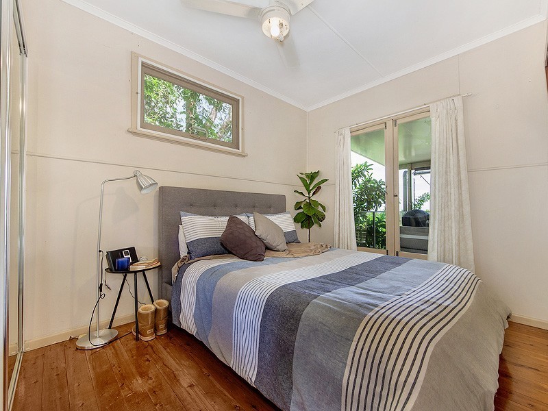 70 Hill Avenue, Burleigh Heads QLD 4220