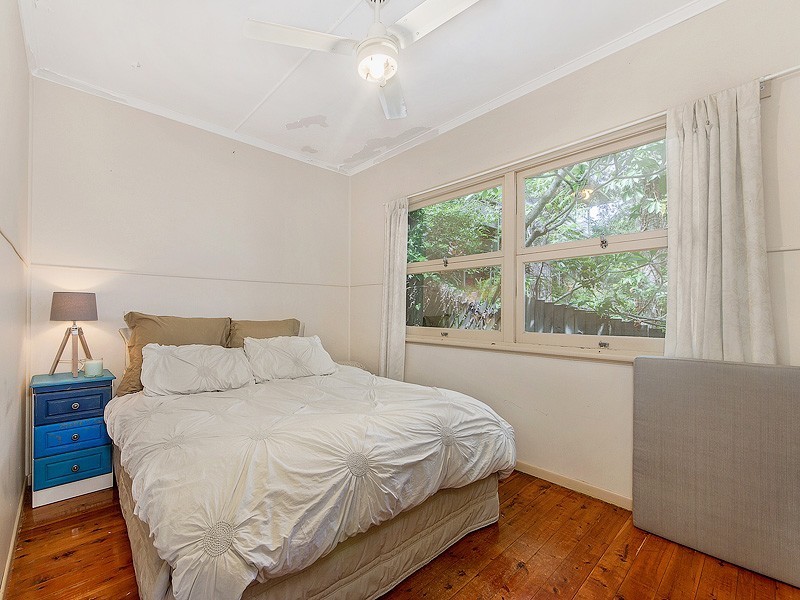 70 Hill Avenue, Burleigh Heads QLD 4220