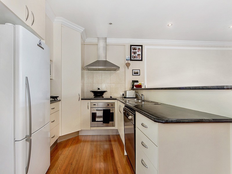70 Hill Avenue, Burleigh Heads QLD 4220