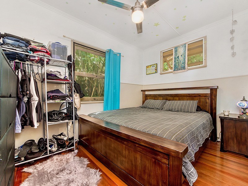70 Hill Avenue, Burleigh Heads QLD 4220
