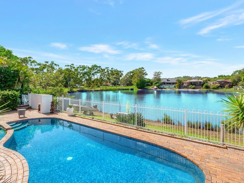 6 Penguin Parade, Burleigh Waters QLD 4220