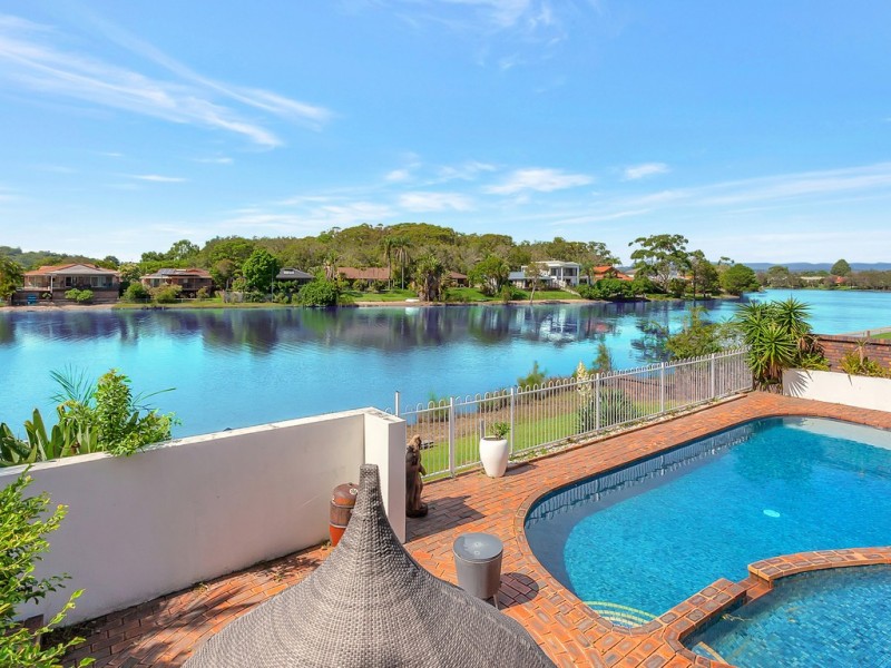 6 Penguin Parade, Burleigh Waters QLD 4220
