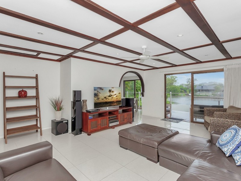 6 Penguin Parade, Burleigh Waters QLD 4220