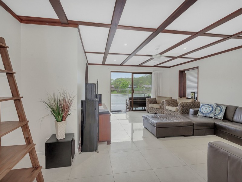 6 Penguin Parade, Burleigh Waters QLD 4220