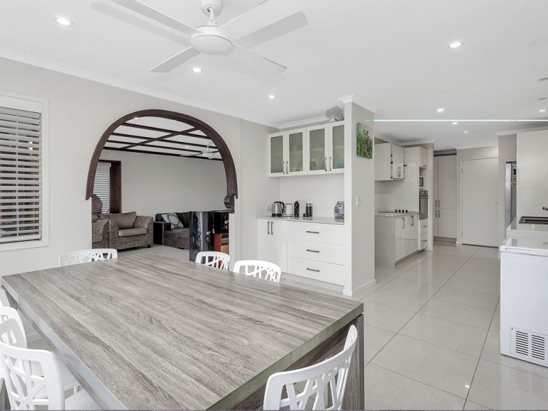 6 Penguin Parade, Burleigh Waters QLD 4220