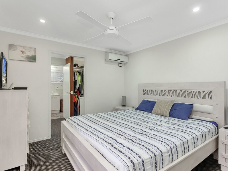 6 Penguin Parade, Burleigh Waters QLD 4220