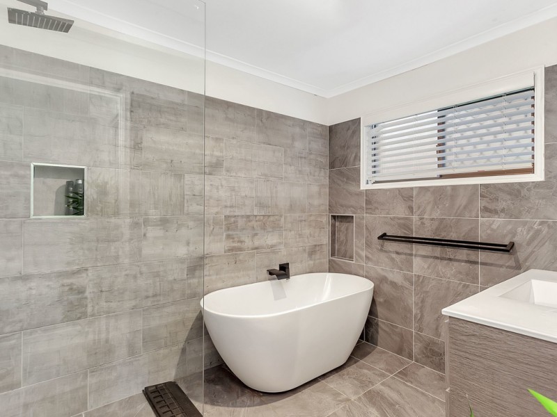 6 Penguin Parade, Burleigh Waters QLD 4220