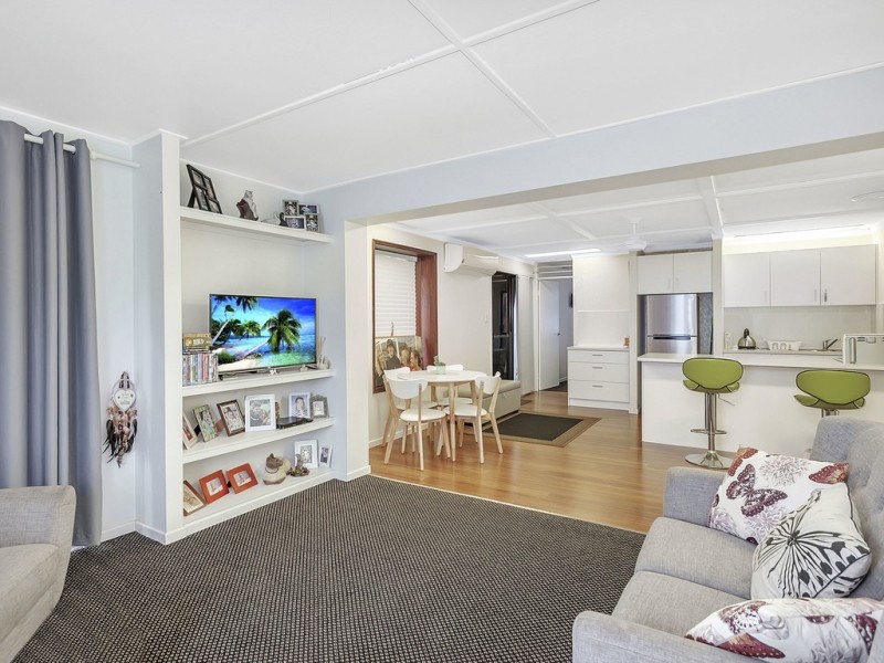 6 Penguin Parade, Burleigh Waters QLD 4220