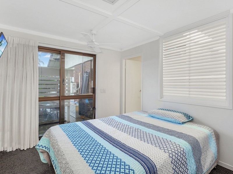 6 Penguin Parade, Burleigh Waters QLD 4220