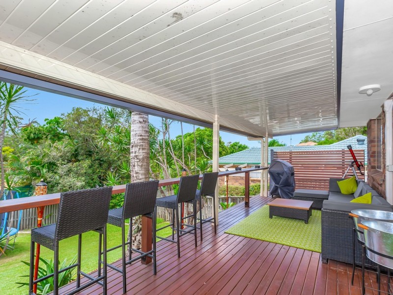 6 Saipan Way, Pacific Pines QLD 4211