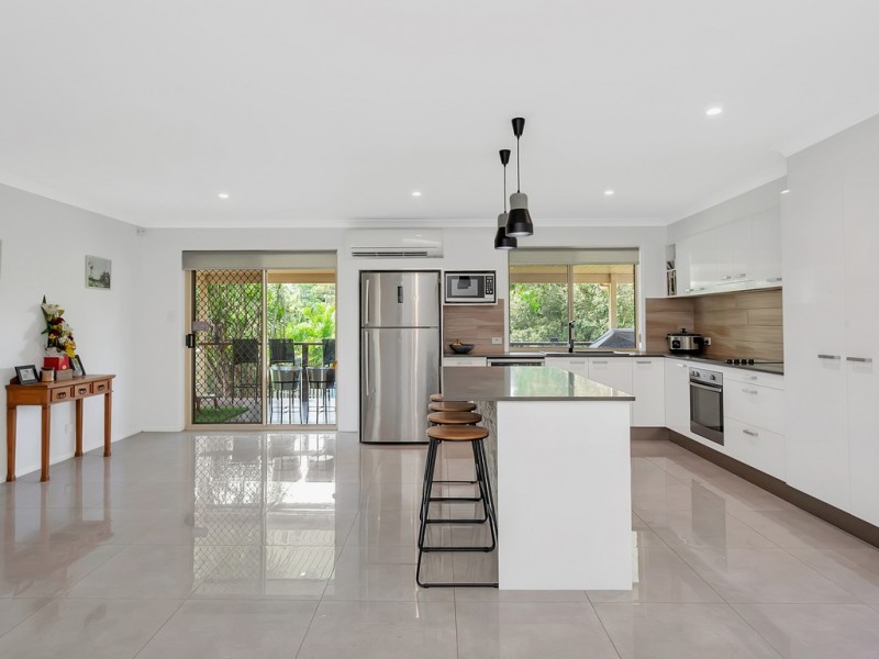6 Saipan Way, Pacific Pines QLD 4211