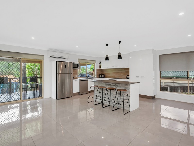 6 Saipan Way, Pacific Pines QLD 4211