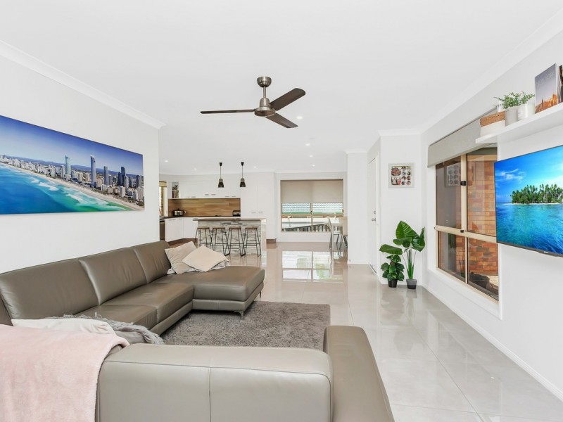 6 Saipan Way, Pacific Pines QLD 4211