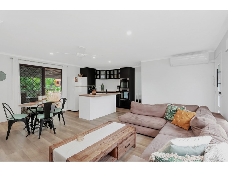 2 Beau Court, Highland Park QLD 4211