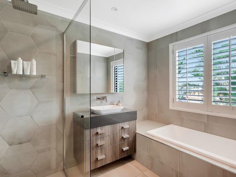 15 Fulmar Place, Burleigh Waters QLD 4220