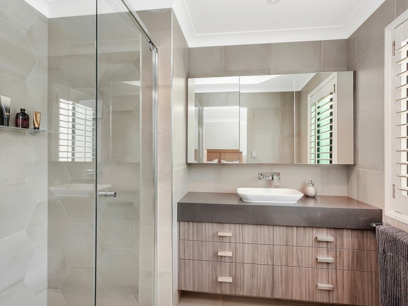 15 Fulmar Place, Burleigh Waters QLD 4220