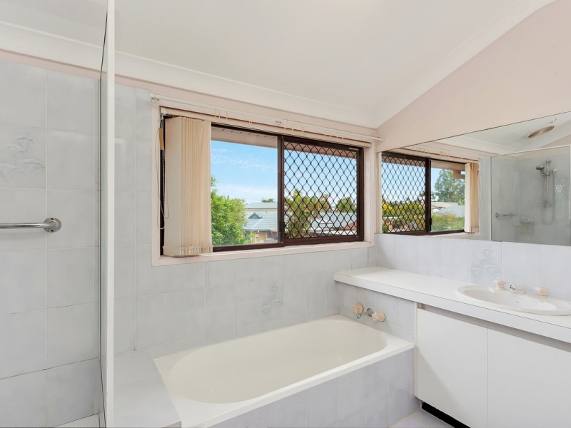 2/3 Cotinga Crescent, Burleigh Waters QLD 4220