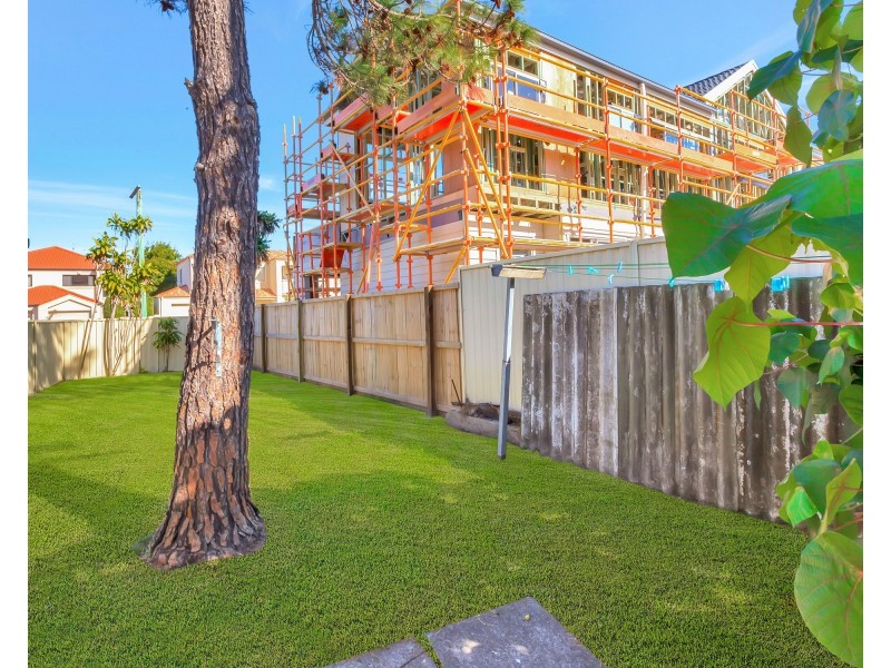 71 Sunshine Parade, Miami QLD 4220