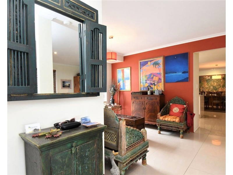 37 Kentia Court, Elanora QLD 4221