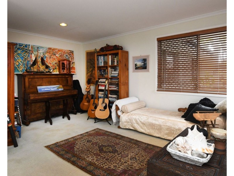 37 Kentia Court, Elanora QLD 4221