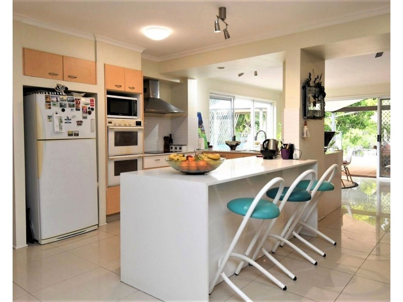 37 Kentia Court, Elanora QLD 4221