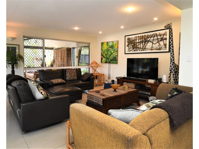 37 Kentia Court, Elanora QLD 4221