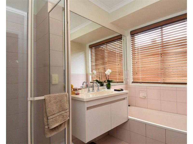 37 Kentia Court, Elanora QLD 4221