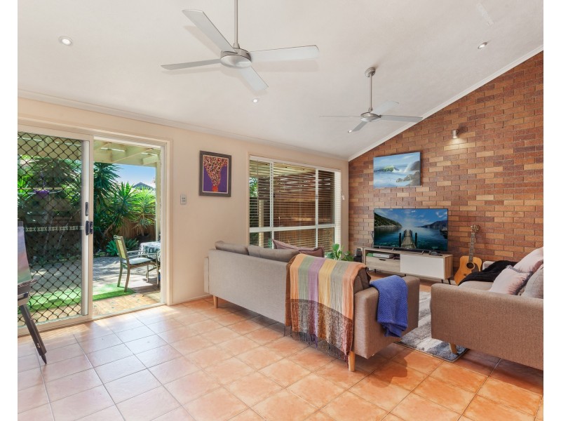 2/25 Wagtail Court, Burleigh Waters QLD 4220