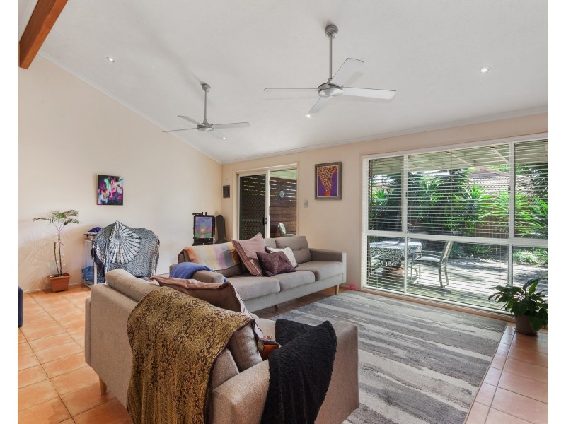 2/25 Wagtail Court, Burleigh Waters QLD 4220