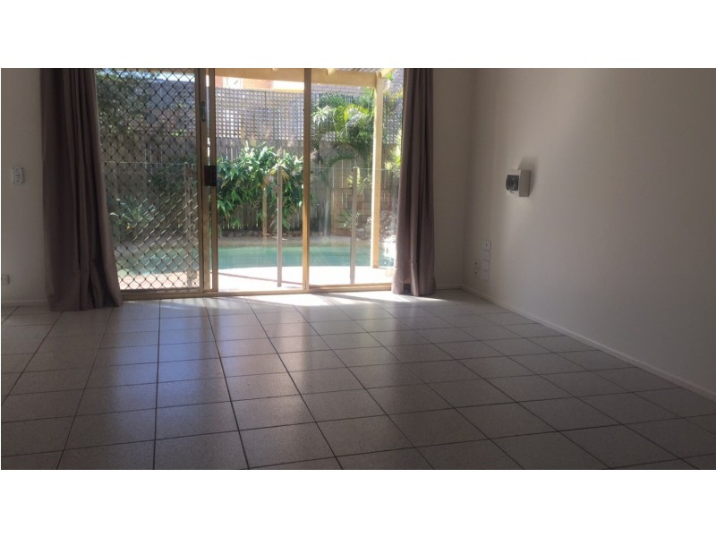 2/25 Bullimah Avenue, Burleigh Heads QLD 4220