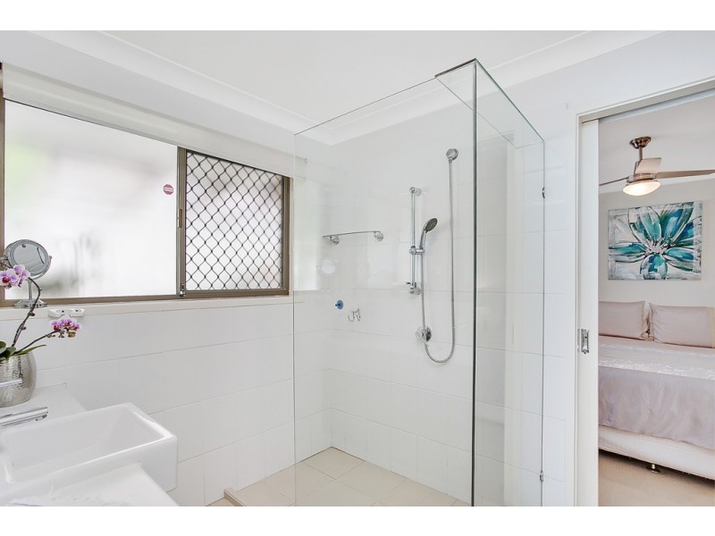 2/28 Wagtail Court, Burleigh Waters QLD 4220