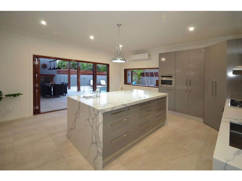 16 Joan Street, Burleigh Waters QLD 4220