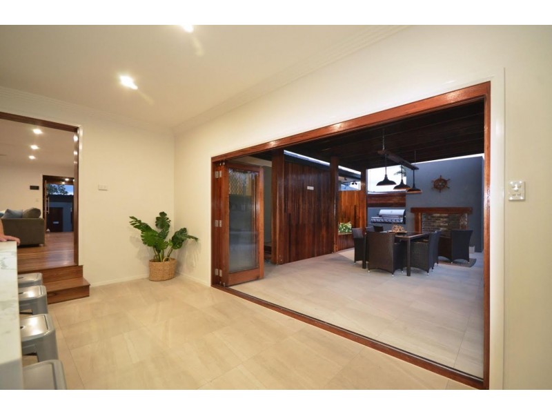 16 Joan Street, Burleigh Waters QLD 4220