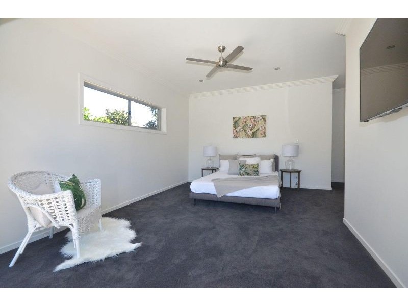 16 Joan Street, Burleigh Waters QLD 4220