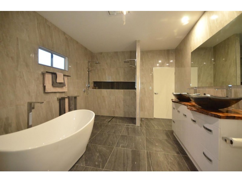 16 Joan Street, Burleigh Waters QLD 4220