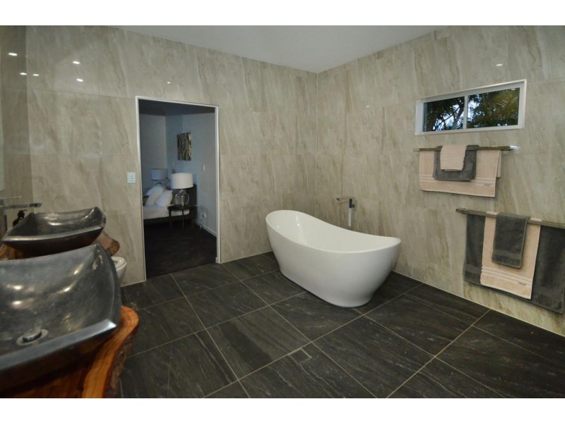 16 Joan Street, Burleigh Waters QLD 4220