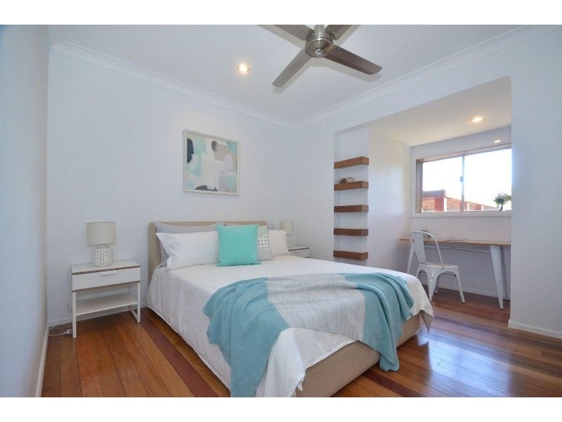 16 Joan Street, Burleigh Waters QLD 4220