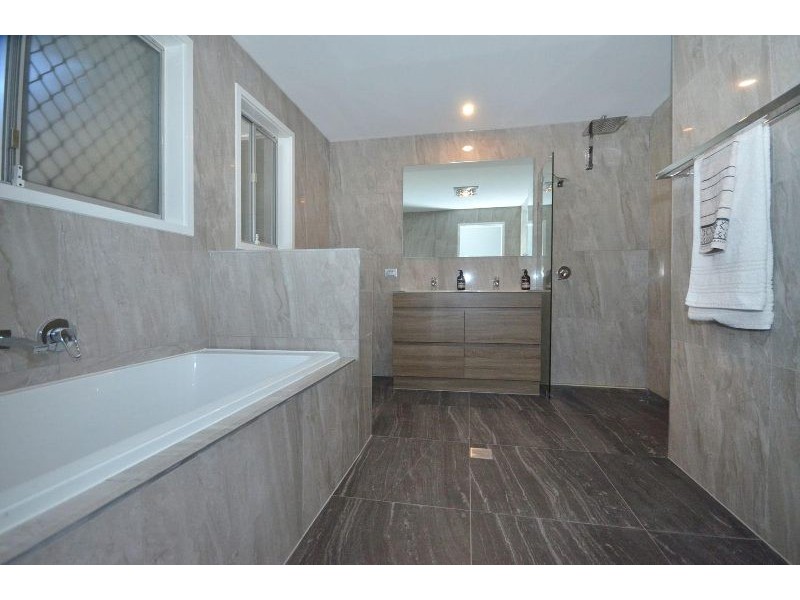 16 Joan Street, Burleigh Waters QLD 4220