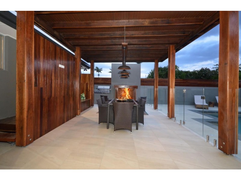 16 Joan Street, Burleigh Waters QLD 4220