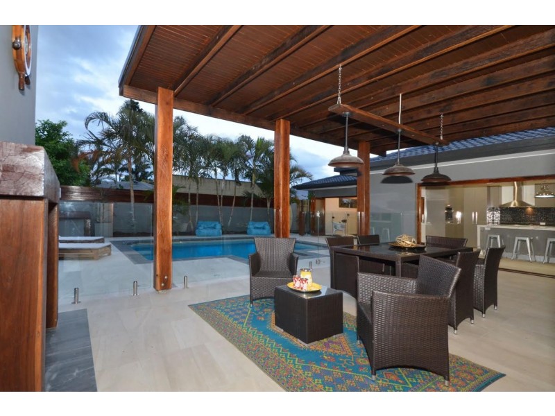 16 Joan Street, Burleigh Waters QLD 4220