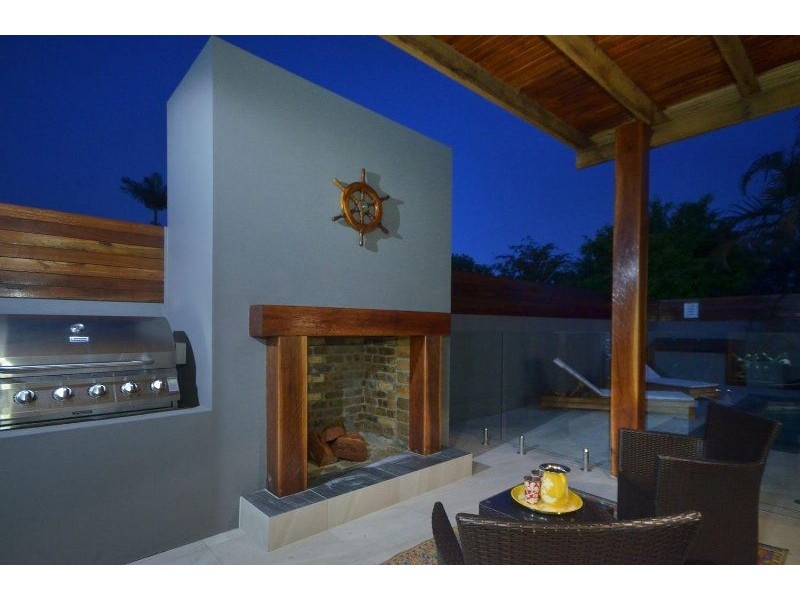 16 Joan Street, Burleigh Waters QLD 4220