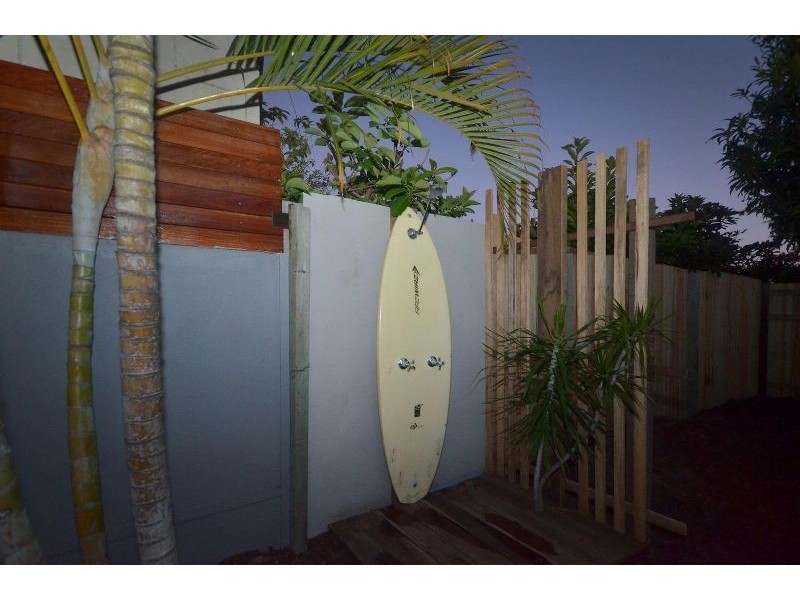 16 Joan Street, Burleigh Waters QLD 4220