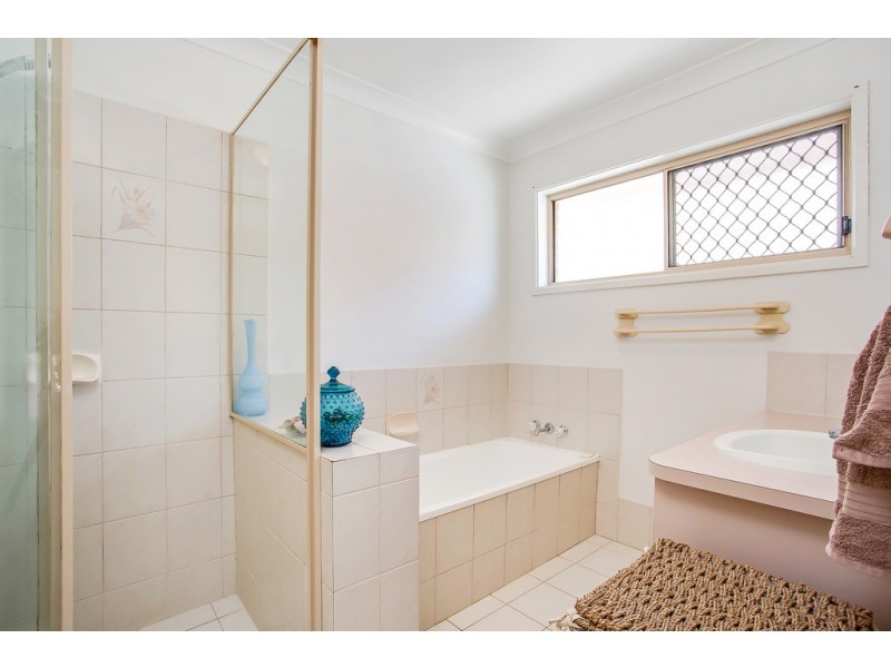 27 Harrier Drive, Burleigh Waters QLD 4220