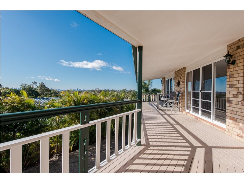 4 Nottingham Place, Highland Park QLD 4211