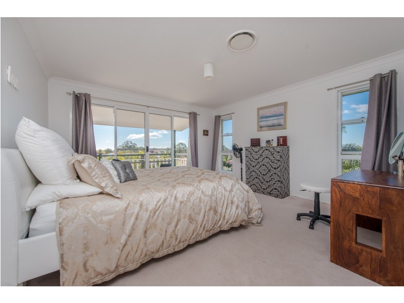 4 Nottingham Place, Highland Park QLD 4211