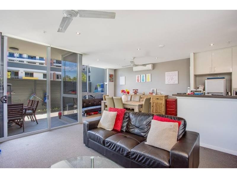 409/4 Como Crescent, Southport QLD 4215
