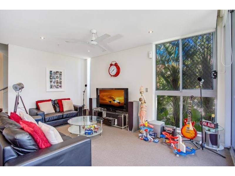 409/4 Como Crescent, Southport QLD 4215
