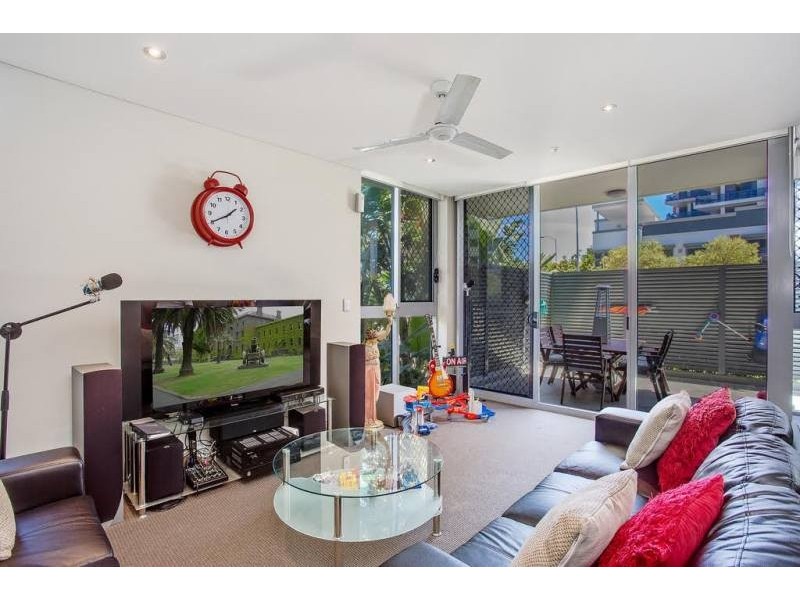 409/4 Como Crescent, Southport QLD 4215