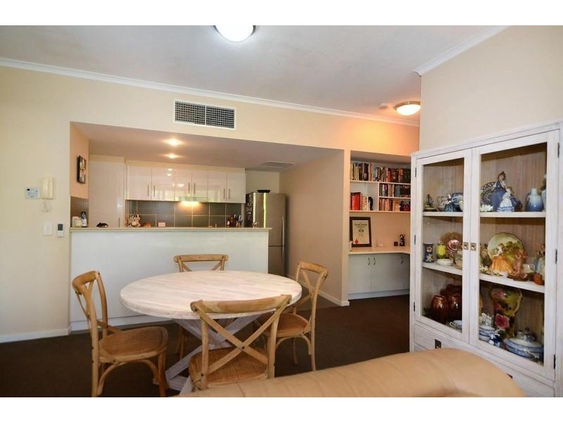 2006/1 Ocean Street, Burleigh Heads QLD 4220